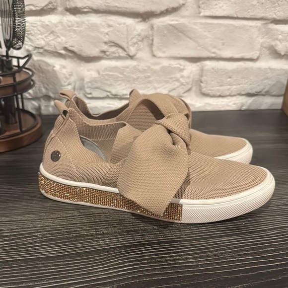bernie mev. Shoes - Women's Bernie Mev.  New York Tan Slip-On knot Sneakers with Bow